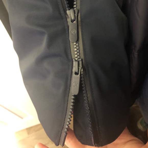SOLD *** Lululemon Slush Hour Parka navy blue - Picture 3 of 3